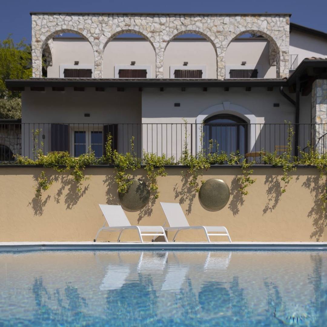 Luce-Boutique-Hotel-Fortunago-Pavia-sfondi-offerte-offerta-estaye-2025-quadrata-IMG-20250507-WA0080 Luce-Boutique-Hotel-Fortunago-Pavia-sfondi-offerte-offerta-estaye-2025-quadrata-IMG-20250507-WA0080