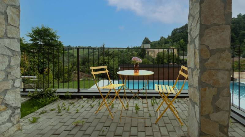 Luce-Boutique-Hotel-Fortunago-Pavia-Camera-pool-view-3-balcone-camera-3a